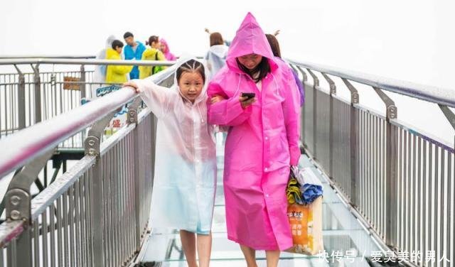 抖音上超恐怖的玻璃桥原来在这里,去过游客都表示后悔,你敢玩吗