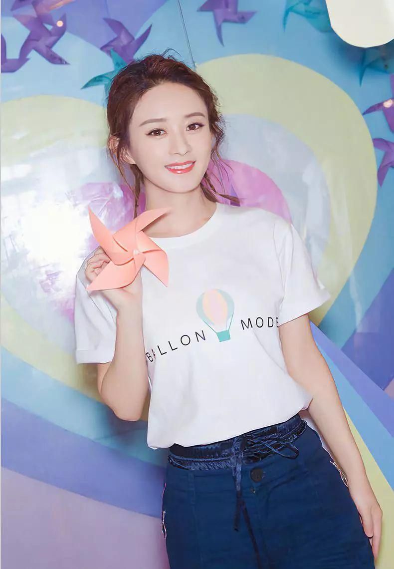 赵丽颖出关，穿吊带连体裤脚踩细高跟，小蛮腰实力打破怀孕传闻