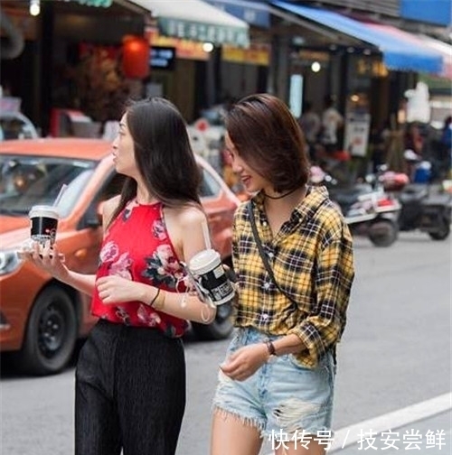  尽显@街拍：性感多姿的小姐姐，展现性感酷雅气质，尽显青春迷人气息