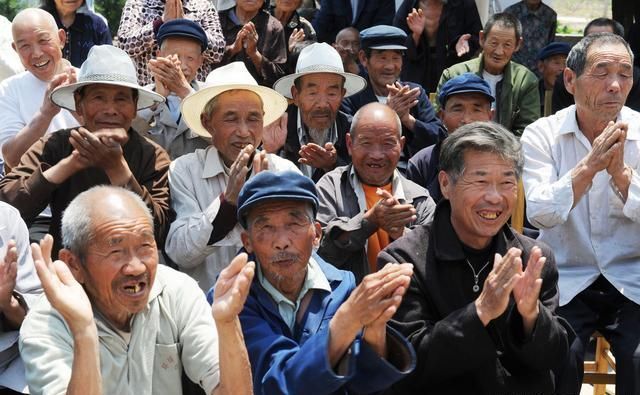 农民养老怎么办，靠什么呢？专家说了几点，农民纷纷点赞！