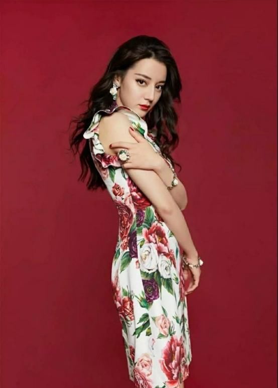  『大方』时尚大方的春季碎花设计是真的清新！尤其以下三款设计，尽显优雅