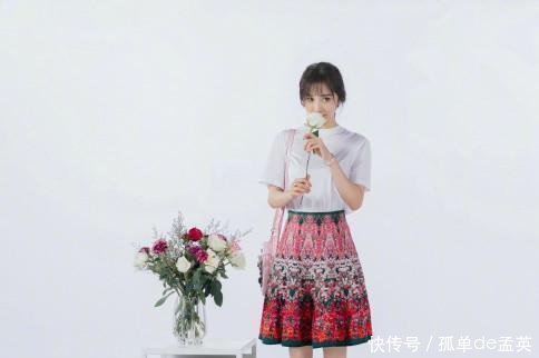 杨幂这条裙子, 你穿就丑死, 还好有细长的腿和高颜值撑着