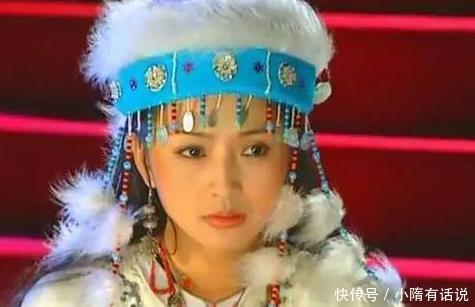 <p>那就是饰演香妃的演员刘丹在去往片场的路上,由于自己当时太困了,所以并没有系好安全带,之后发作了车祸,而且没有系好安全带的刘丹也被甩出了车外,就这样,仅仅只需25岁的刘丹就这样英年早逝了,很多喜欢刘丹的粉丝听了之后纷繁为她感到可惜,毕竟她正处于花一样的年岁,不过当时赵薇和林心如都没有列席她的葬礼,当时剧中饰演萧剑的演员还是她的男友,他听闻消息后非常难过。</p>