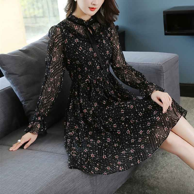 新出的秋装连衣裙，释放女性魅力，不止一点点的好看