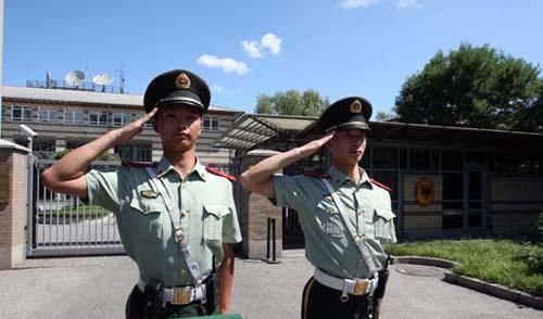             哨兵为何两人配发一支枪？20年前发生惨剧，至今仍记