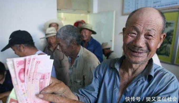  [低于]19年农村低保补助金不低于300元月，少于这个数，或是有人