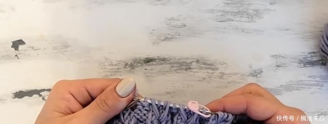  拉花长线圈：在家呆着学编织就不会无聊了，一款刺绣式拉花帽教程，立体又有型