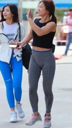 高挑靓丽的打底裤美女,释放出无与伦比的美感,堪比仙女!