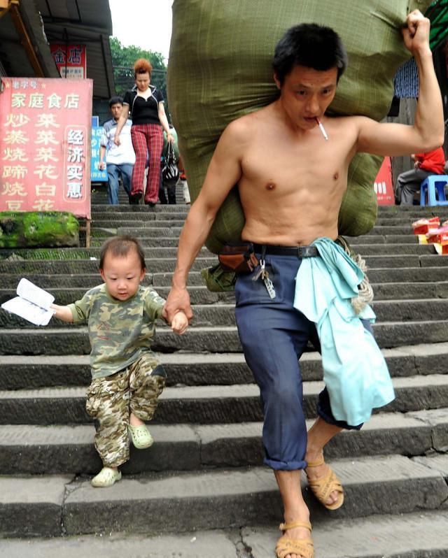 时隔|曾走红网络的一张“父子照”,时隔10年,两人再合照引人感慨