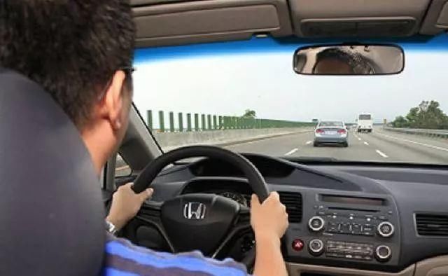 老司机经过3个服务区就休息，一直不明白，直到开车上高速！