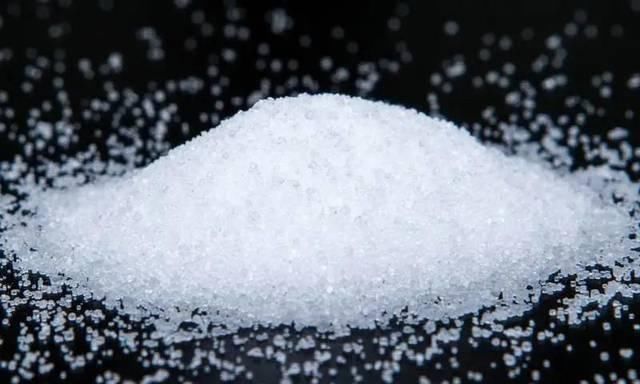  皮肤：鼻子上黑头泛滥？千万别用错方法，不仅没用还毁脸