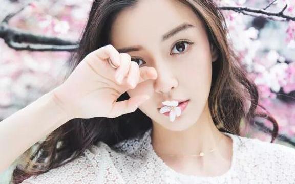 唐嫣杨幂妆容都离不开的高级感，你get到了吗？