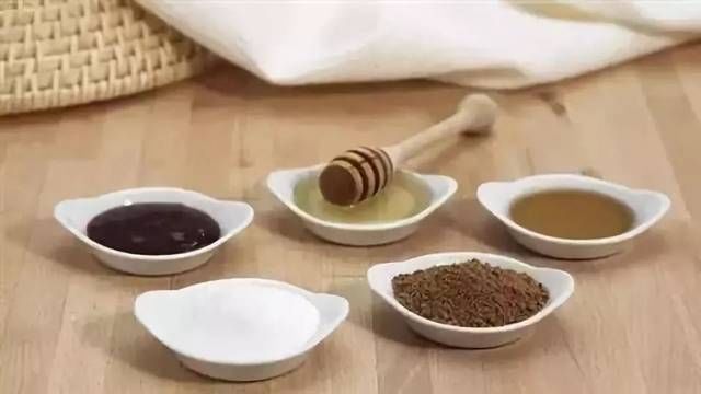  [见下面照片]红糖做饵料够你玩几年，大鲫大鲤鱼全都被吸引！
