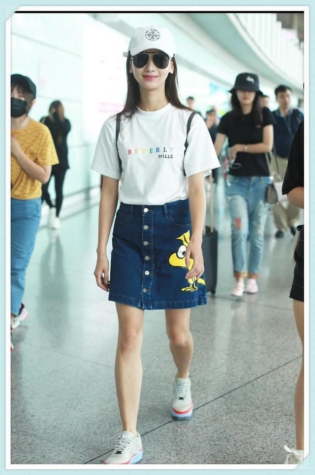 当165吴谨言和156蔡依林同穿A字裙，网友：谁谎报身高一目了然！