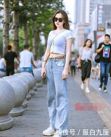 「显瘦」小姐姐一件高腰上衣搭配阔腿裤,显高又显瘦