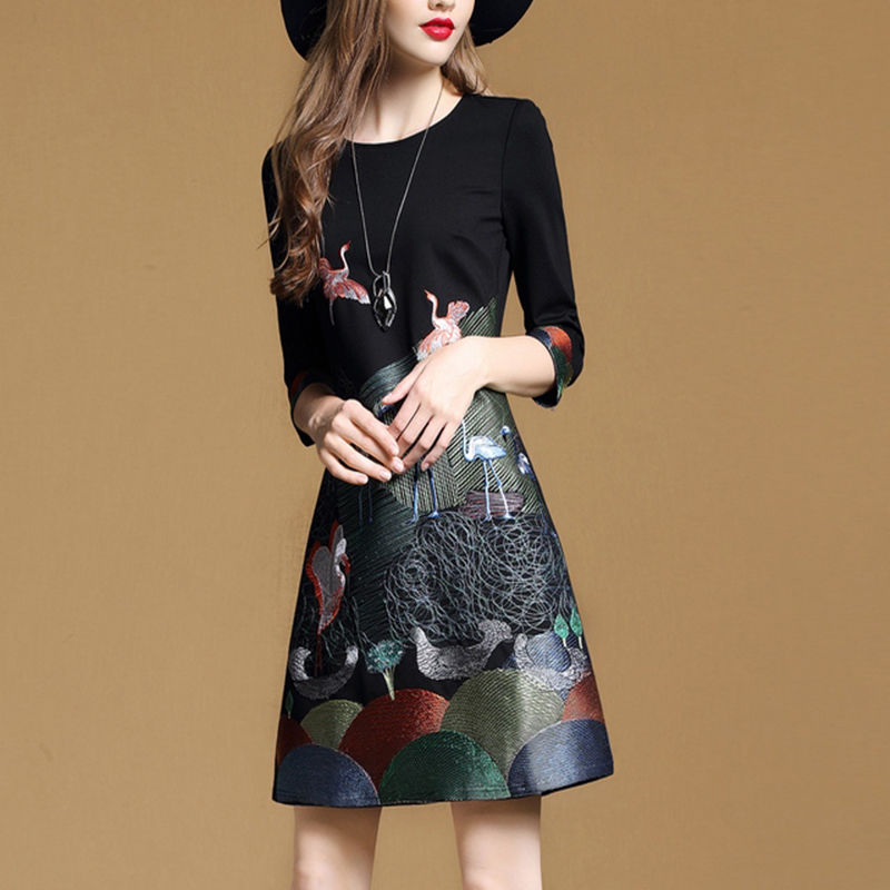 46岁丈母娘，简直太洋气了!穿这样的“秋裙”裸靴，嫩美到飞起