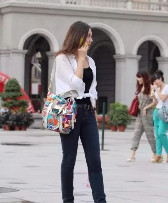 风范|街拍:身穿清爽美丽女孩,美丽的穿搭,尽显女神风范