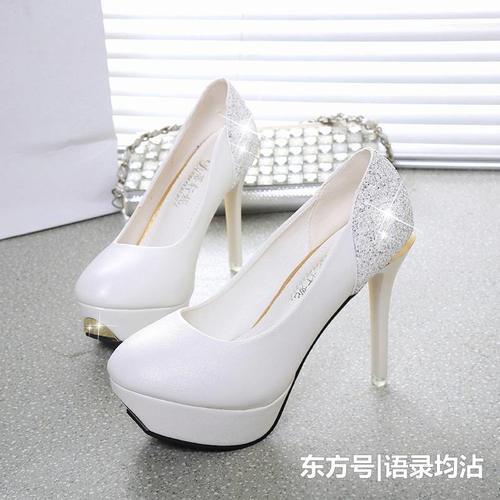 具有十足女王范，女王不只有“恨天高”，还可以有小高跟