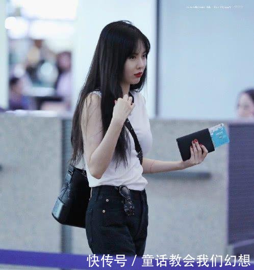 金泫雅就是穿了一件背心，竟如此妩媚迷人，真不愧是性感小野马！