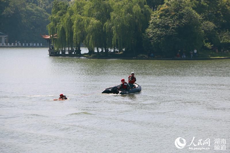  无人机■无人机冲锋舟齐上阵 湖南启动防灾减灾日集中宣传活动