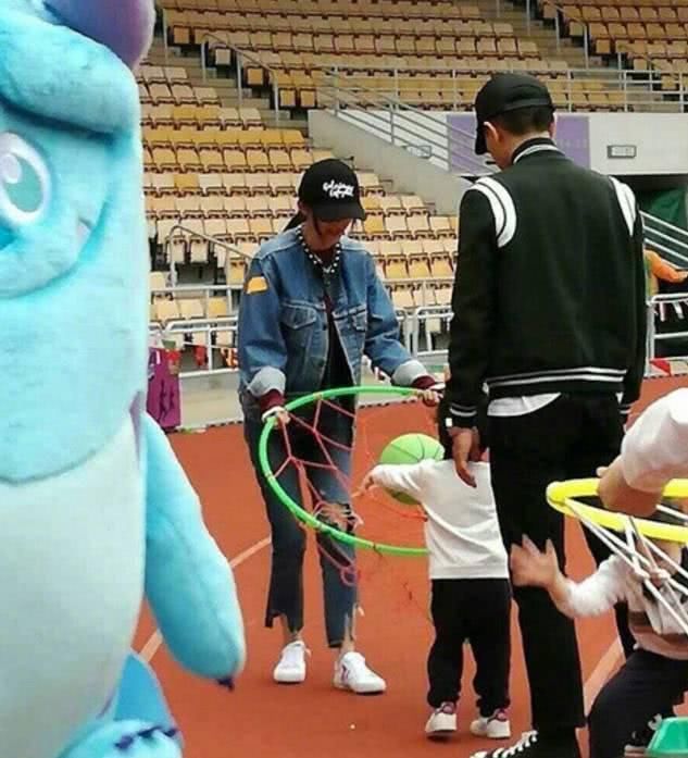 网友爆料杨幂早已离婚并争抚养权，杨幂的一句话谣言不攻自破