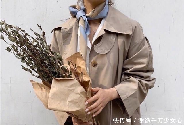 「风衣」春季单品怎样选？风衣就选长款的，裤子就选高腰的，抛开身高局限