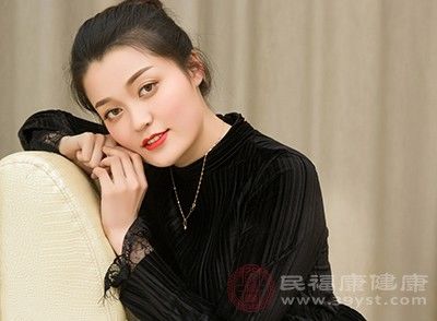  [皮肤]皮肤缺水怎么办 更换护肤品缓解这个症状