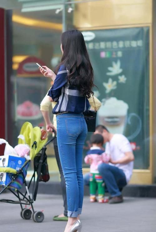  美女|美女街拍: 来自年轻小姐姐的侧颜杀!