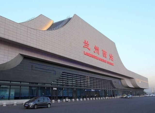  唯一|中国唯一站牌“错字”的火车站 员工享受“委屈奖” 你知道