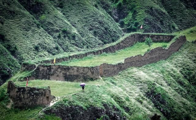  【葫芦河】公母峡：胡芦河在这里排出个性化，令人脸发红，群众为争水岸古都赌生命