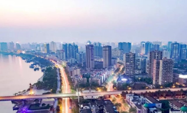 湖南这座城未来5年，将再增三高铁三高速，未来势必让人刮目相看