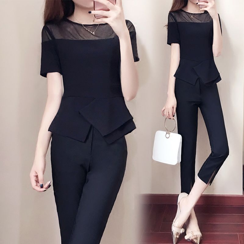 现在的女人真大胆，这种“透视装”都敢穿出门，简直太妩媚迷人