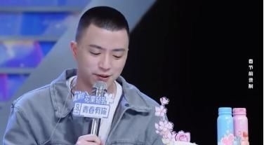 「蓬松」什么样蓬松的头发是Jony-J事业上的滑铁卢,让他只想当做是一场梦