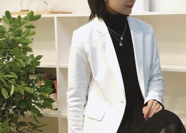  会显得■一衣多穿如何让条纹衬衫穿的不过于休闲