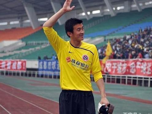 足坛奇葩事，为逃票被罚3万欧元，前国门吃炒鸡蛋被球队停赛出售