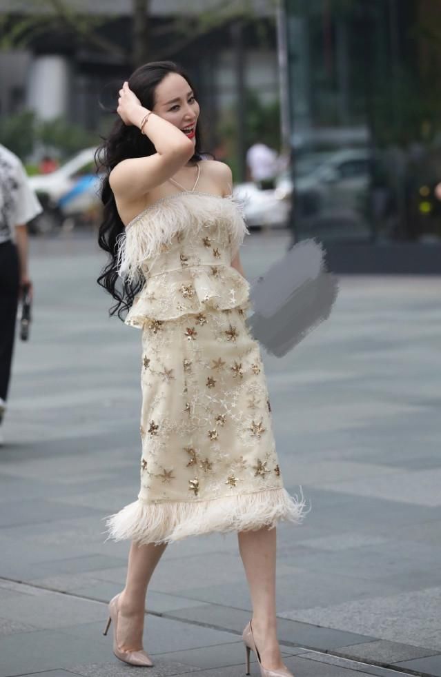 「套裙」蕾丝毛边套裙的窈窕妹子, 只能说美艳不可方物