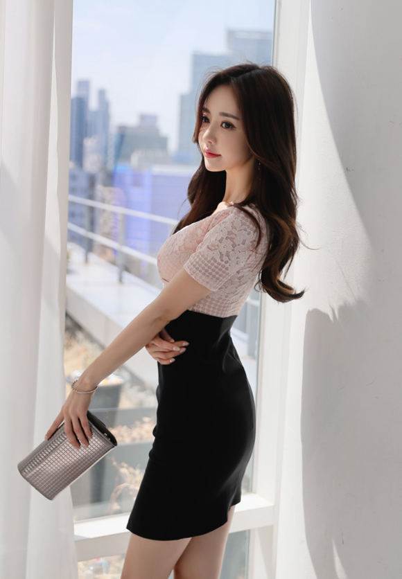 女神孙允珠,锦瑟晚樱潇雨柔花水韵半袖裙