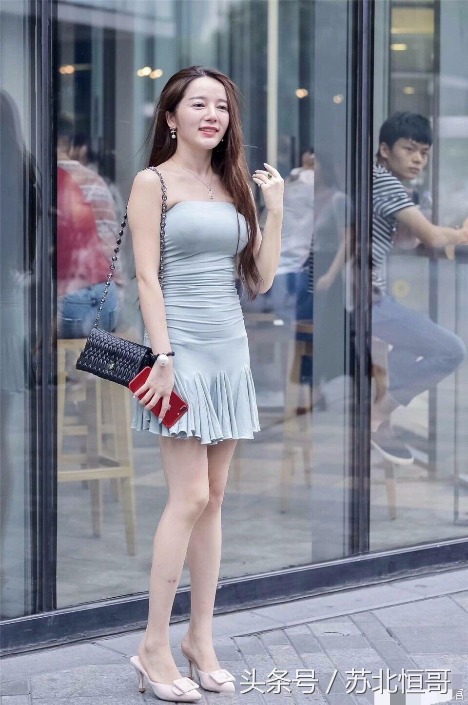 街拍时尚美女，身材好怎么穿都好看!