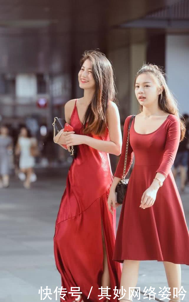  「姐姐」中国红姐妹花，上街逛街，回头率百分之百