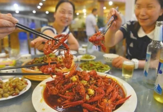 中国女游客在日本大阪吃相难看遭驱逐?店方这