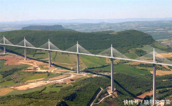唯一打败中国的世界第一桥,花30亿建造,比北盘江大桥还高67米