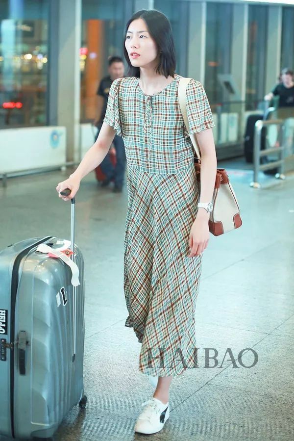 秘籍| 明星都在炫腹秀美腿，但怎么露才更高级?【海报街拍】