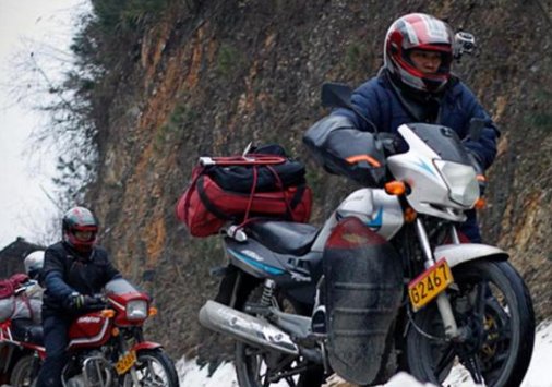  「返乡」年底出现农民工“摩托车返乡”，专家：又不是没钱，就