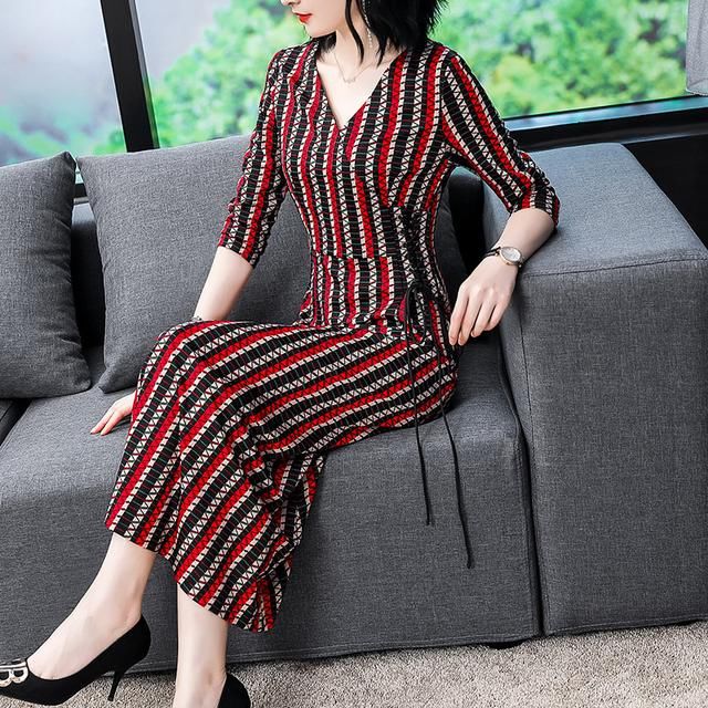 女人长得再漂亮，也别穿打底裤!瞧刚上新的“秋裙”，简直美翻天