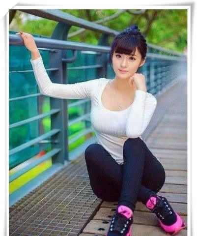 胖女人穿打底裤更美，让你穿出别具一格的味道！