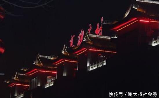 法国游客到中国旅游,看到北京一景区点生气:你们管这叫农村?