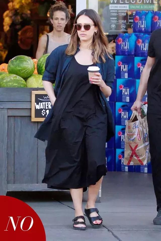 这些女明星身材并不完美只是会穿衣服而已