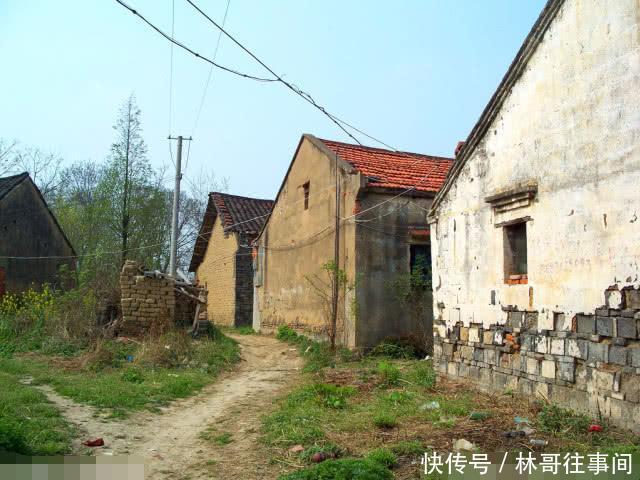 农村的房子没什么人住, 回乡建房还值不值 农民工说出了实情