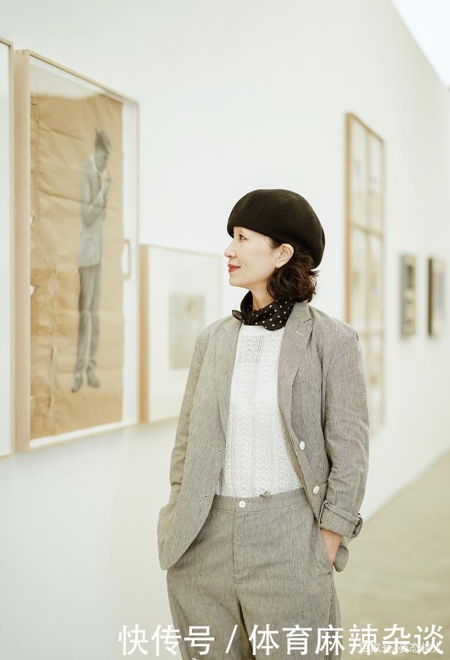  『瞧瞧』过了50岁的女人少穿打底裤，瞧瞧三木妈妈的时尚穿搭，减龄又优雅