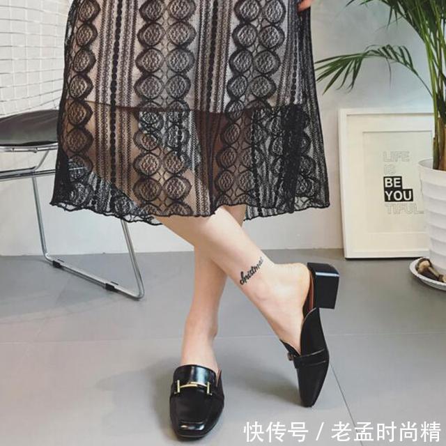  穿着：方头粗跟鞋，穿着舒服走路更加稳固不崴脚